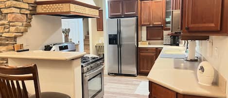 Refrigerador, microondas, horno, placa de cocina