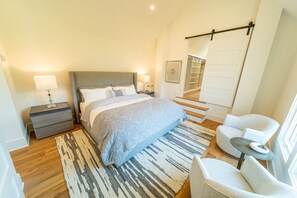 2 dormitoris, caixa forta a l'habitació i escriptori 