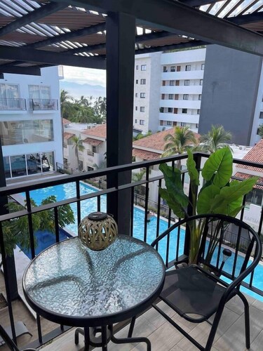 The Bird’s Nest Studio: Steps from the Beach