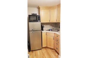 Frigorífico, microondas, horno y lavavajillas