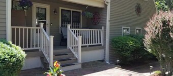 1620 Retreat - Walk to BID Hosp, Private suite