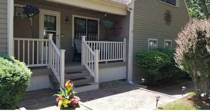 1620 Retreat - Walk to BID Hosp, Private suite