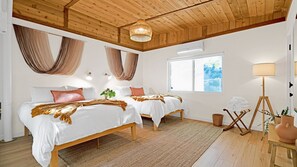 3 室のベッドルーム、セーフティボックス (室内)、デスク、アイロン / アイロン台