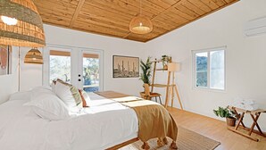 3 soverom, safe på rommet, skrivebord og strykejern/-brett