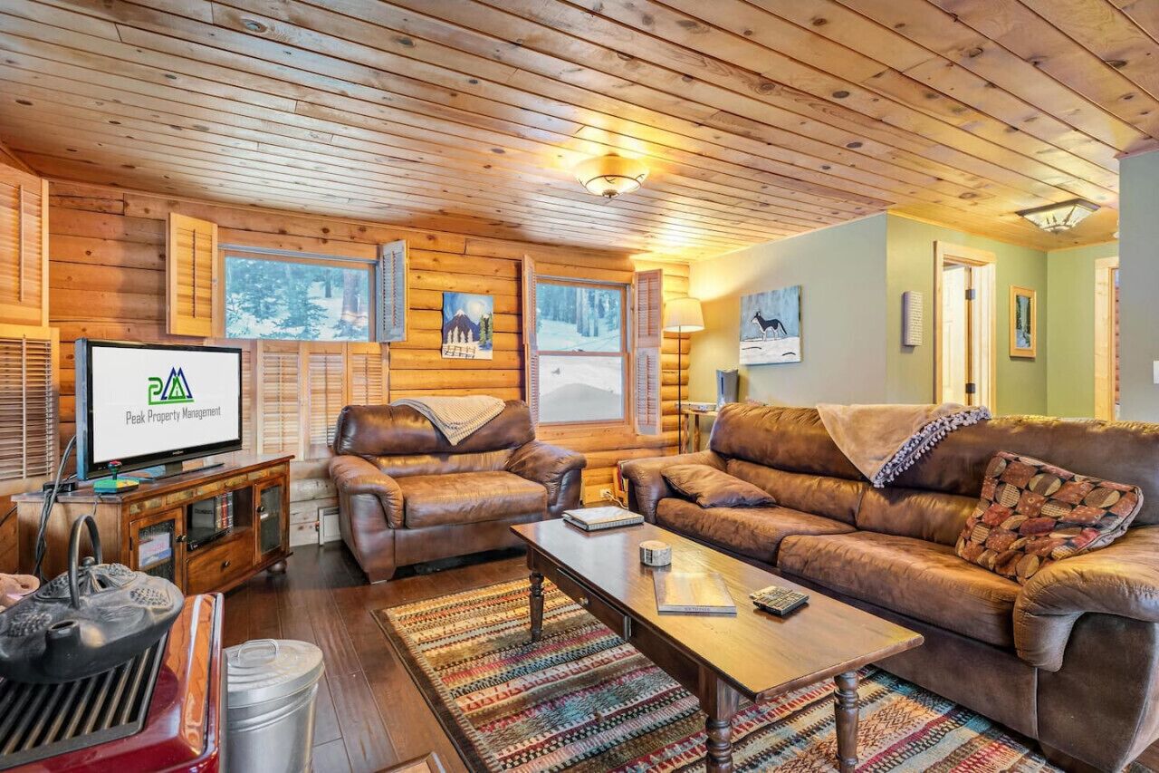 TV, fireplace, stereo