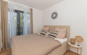 3 bedrooms, in-room safe, travel cot, free WiFi