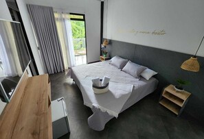 高级双人房 | 高档床上用品、羽绒被、迷你吧、特色装修