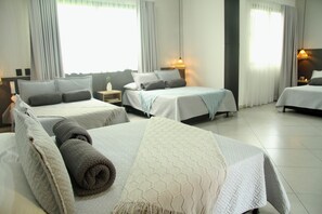 Premium bedding, down duvets, minibar, individually decorated - Hotel Capri Doradal (Puerto Triunfo)