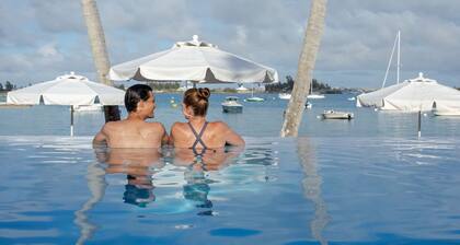 Luxe 2 Bedroom Suite in Beachfront Resort