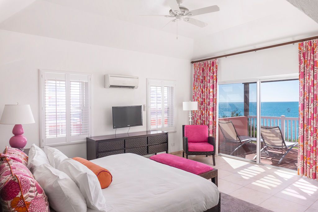 2 bedrooms, in-room safe, iron/ironing board, free WiFi