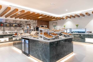 Daily buffet breakfast for a fee - Holiday Inn Riyadh the Business District by IHG (Riyadh)