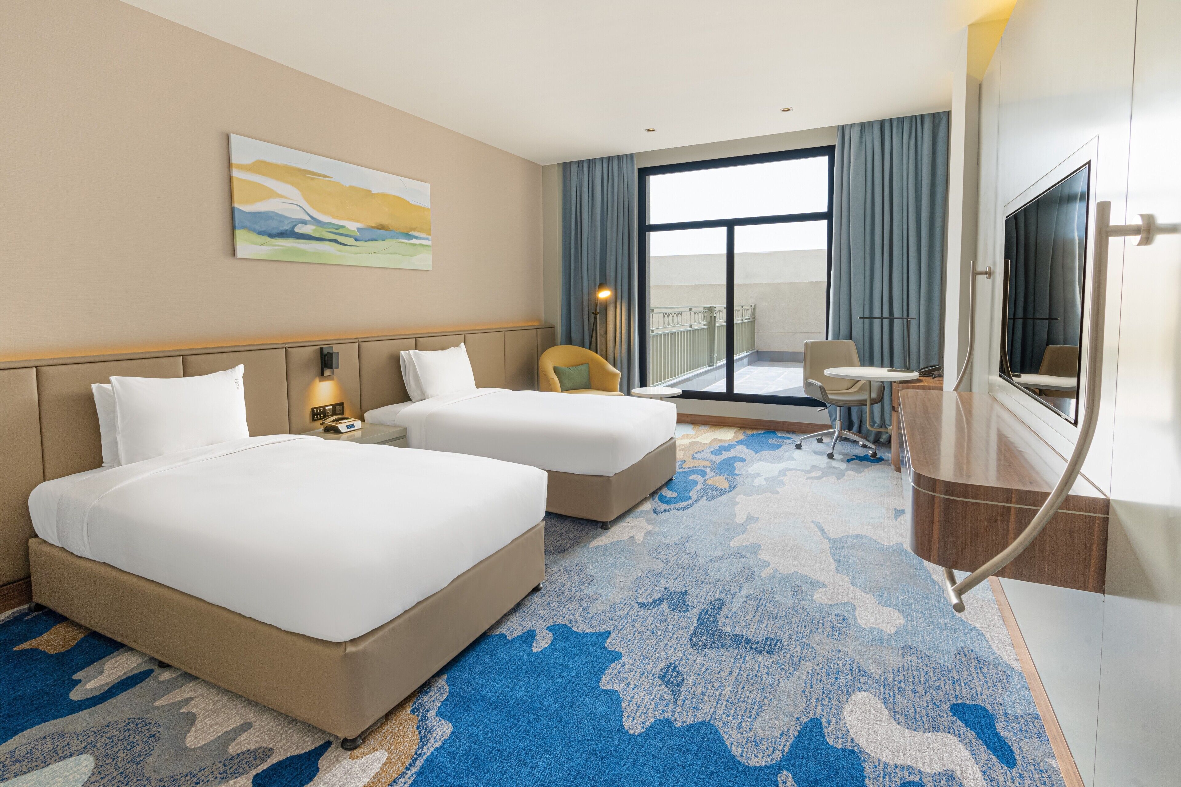 Habitación estándar, 2 camas individuales, regadera para personas con discapacidad | Caja de seguridad en la habitación y escritorio 