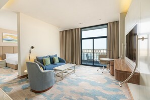 Phòng Suite, 1 giường cỡ king, ban công | 1 ph�òng ngủ, két bảo mật tại phòng, bàn 