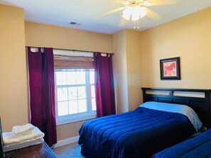 2 bedrooms, iron/ironing board, WiFi, bed sheets - Pleasant, enjoyable vacation condo in MB (Myrtle Beach)