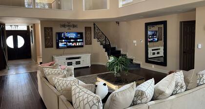 Country resort 5 bedroom Main House and 1 bedroom guest house combined.