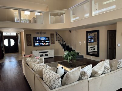 Country resort 5 bedroom Main House and 1 bedroom guest house combined.