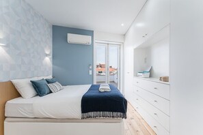 1 bedroom, iron/ironing board, internet, bed sheets