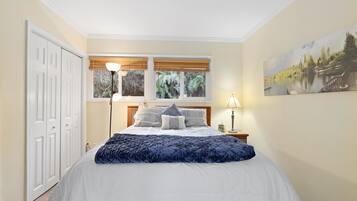 2 bedrooms, desk, free WiFi, bed sheets