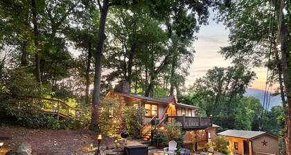 High-Speed WiFi, Pool Table, private HOT TUB, Fire Pit, Game Room, 2 Kitchens!