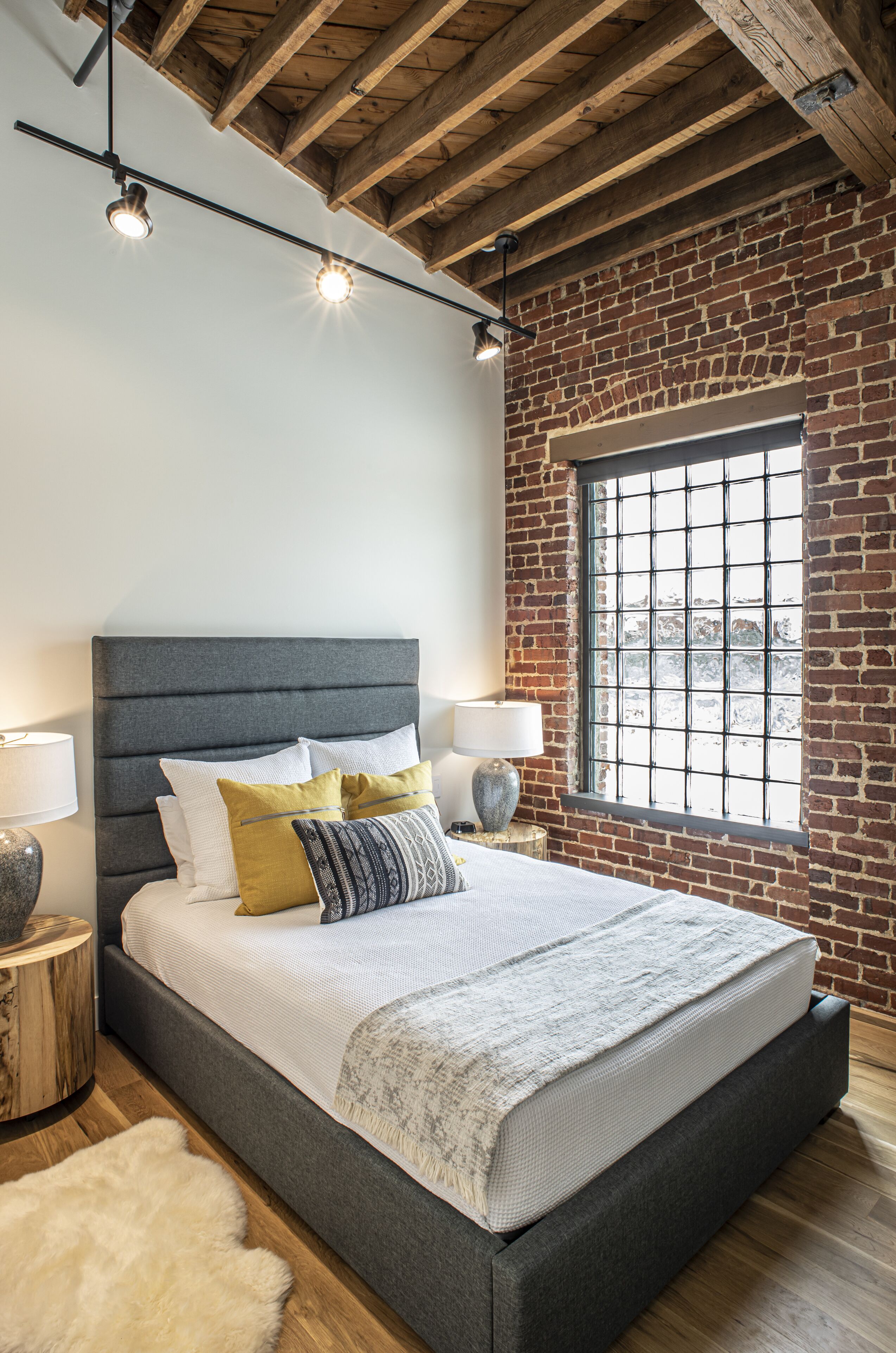 Signature Apartment | Premium bedding, pillowtop beds, in-room safe, laptop workspace