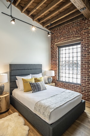 Leilighet – signature | Sengetøy av topp kvalitet, senger med overmadrass og safe på rommet