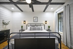 3 bedrooms, iron/ironing board, WiFi, bed sheets