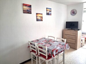Dining - BEL APPARTEMENT 2 PIÈCES AVEC PETITE VUE MER (LE CAP D AGDE)