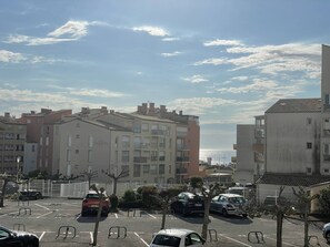 Parkplätze auf dem Gelände