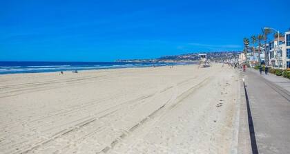 1 HOUSE TO BEACH * CORNER UNIT * A/C * PARKING