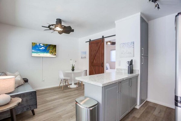 Interior - 1 HOUSE TO OCEAN * NEW REMODEL * A/C *PARKING (San Diego)