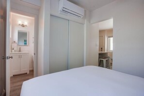 1 bedroom, iron/ironing board, free WiFi, bed sheets - 1 HOUSE TO OCEAN * NEW REMODEL * A/C *PARKING (San Diego)