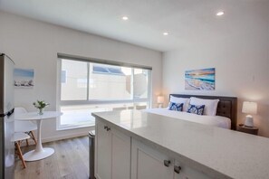 1 habitación, tabla de planchar con plancha, wifi gratis y ropa de cama 