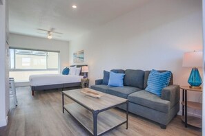 1 chambre, fer et planche à repasser, accès au Wi-Fi (inclus)