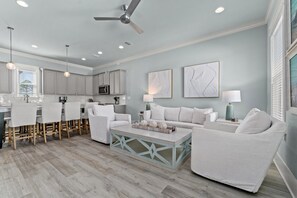 Téléviseur connecté, sélection de musique, sélection de films