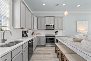 Refrigerador, microondas, horno, placa de cocina