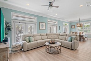 Smart TV, video games, ping pong, video library - 🐚 Silver Peso | Private Pool | Beach Chairs | Walk to Beach | Newly Renovated! (Miramar Beach)