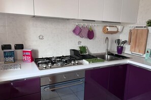 Fridge, oven, stovetop, dishwasher - Bnbook-Volta52 Rho Fiera (rho)