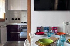 Fridge, oven, stovetop, dishwasher - Bnbook-Volta52 Rho Fiera (rho)