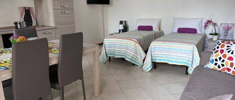 Iron/ironing board, WiFi, bed sheets