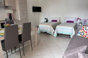 Iron/ironing board, WiFi, bed sheets