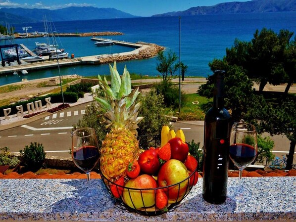 Estudio (Studio Apartment with Balcony) | Terraza o patio