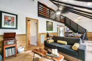 Smart-TV, Kamin, Videospiele, Musikbibliothek