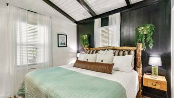 3 bedrooms, desk, iron/ironing board, travel crib