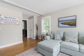 Smart TV, caminetto, Netflix, tavolo da ping pong