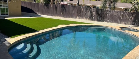 حمّام سباحة خارجي