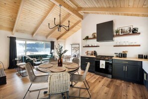 Frigorífic, microones, forn i placa de cuina 