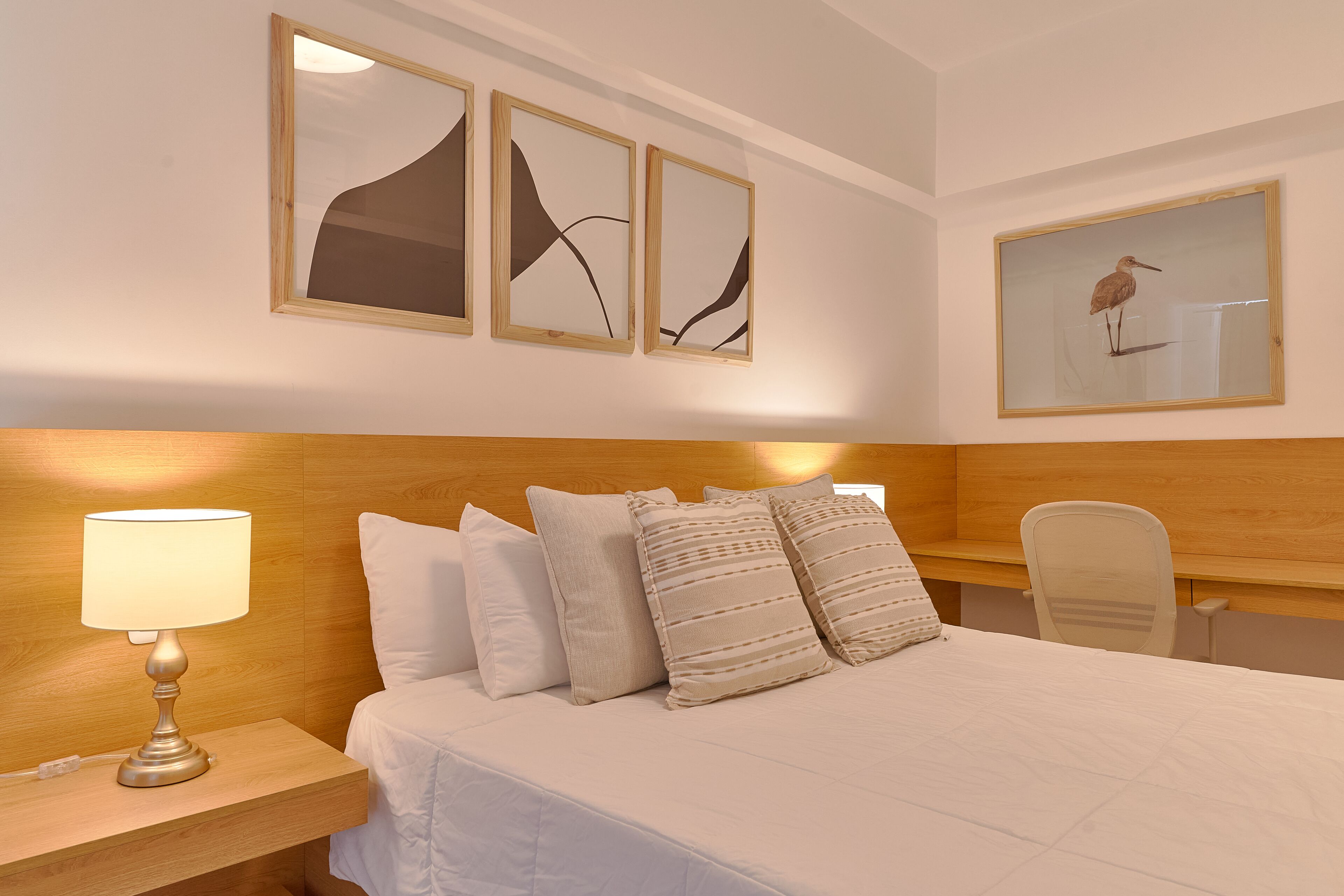 1 chambre, bureau, fer et planche à repasser, Wi-Fi gratuit