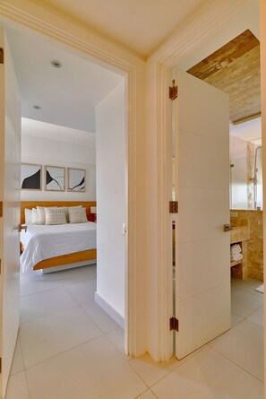 1 habitación, escritorio, tabla de planchar con plancha y wifi gratis