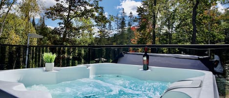 Bañera de hidromasaje al aire libre