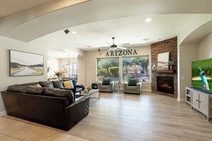 تلفزيون ذكي، مدفأة، ألعاب فيديو، كُتُب